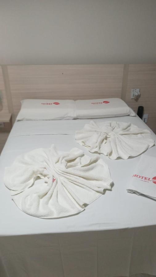 Hotel Mundial Патос Екстериор снимка